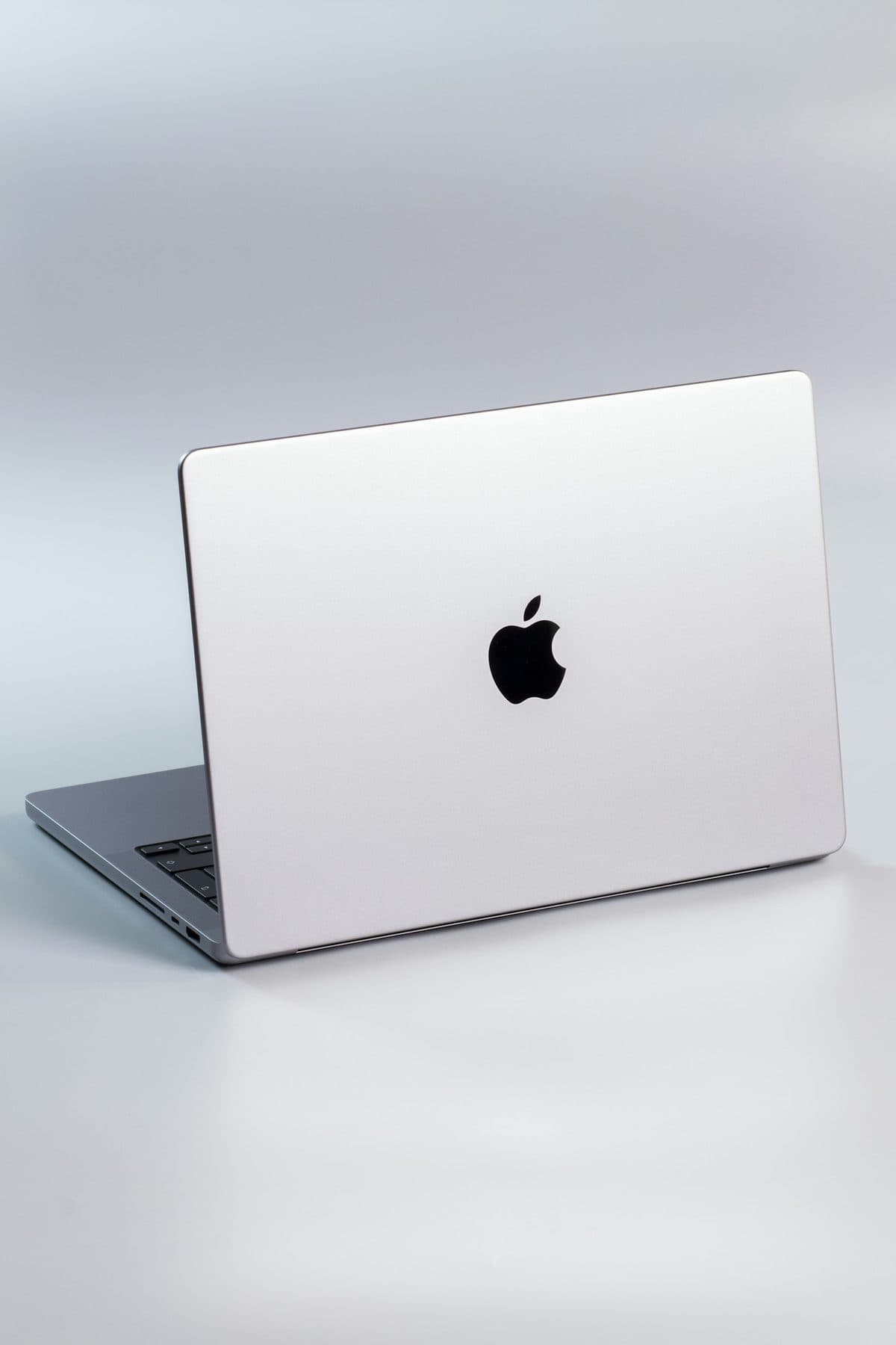 MacBook Trackpad Not Clicking Anymore? It Might Be Your Battery